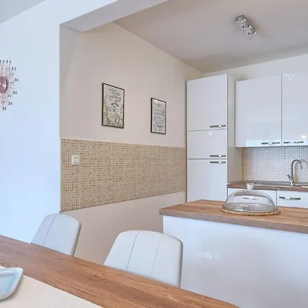 Mara Apartment
